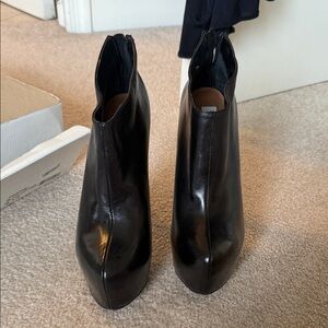 Steve Madden Sleek Black Ankle Booties